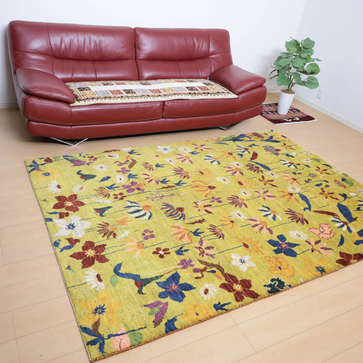 ギャッベ イラン製 リビングサイズ 240×172cm 手織り 天然 ウール100% 長方形 草木染 おしゃれ かわいい モダン ナチュラル 北欧 ラグ 絨毯 マット ラグマット カーペット ギャベ 床暖房対応 ホットカーペット対応 （HL-12427）