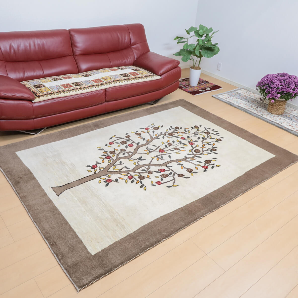 ギャッベ イラン製 リビングサイズ 239×167cm 手織り 天然 ウール100% 長方形 草木染 おしゃれ かわいい モダン ナチュラル 北欧 ラグ 絨毯 マット ラグマット カーペット ギャベ 床暖房対応 ホットカーペット対応 （HL-12437）