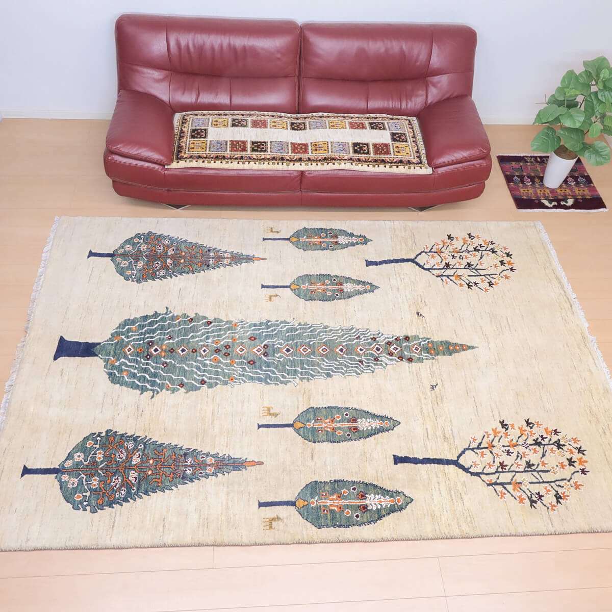 ギャッベ イラン製 リビングサイズ 291×194cm 手織り 天然 ウール100% 長方形 草木染 おしゃれ かわいい モダン ナチュラル 北欧 ラグ 絨毯 マット ラグマット カーペット ギャベ 床暖房対応 ホットカーペット対応 （HX-12429）