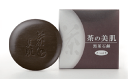 茶の美肌 黒茶石けん(65g)脂を落とす黒茶のパワーと弾力泡で汚れをすっきりオフ!シミやくすみの原因となる古い角質やメイク汚れを毛穴の中からすっきり優しく洗顔。透明感のあるキメの整った肌へ。洗顔石鹸 洗顔 石けん クレンジング