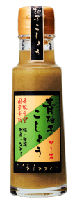 青柚子こしょうソース（100ml）爽やかな風味の青柚子こしょうが使いやすい液体ソースになりました！鍋、お刺身、サラダ、うどん、パスタ、ピザ、焼き魚な多彩なメニューにパパッと振りかけるだけ！柚子こしょう　ゆず　こしょう　薬味