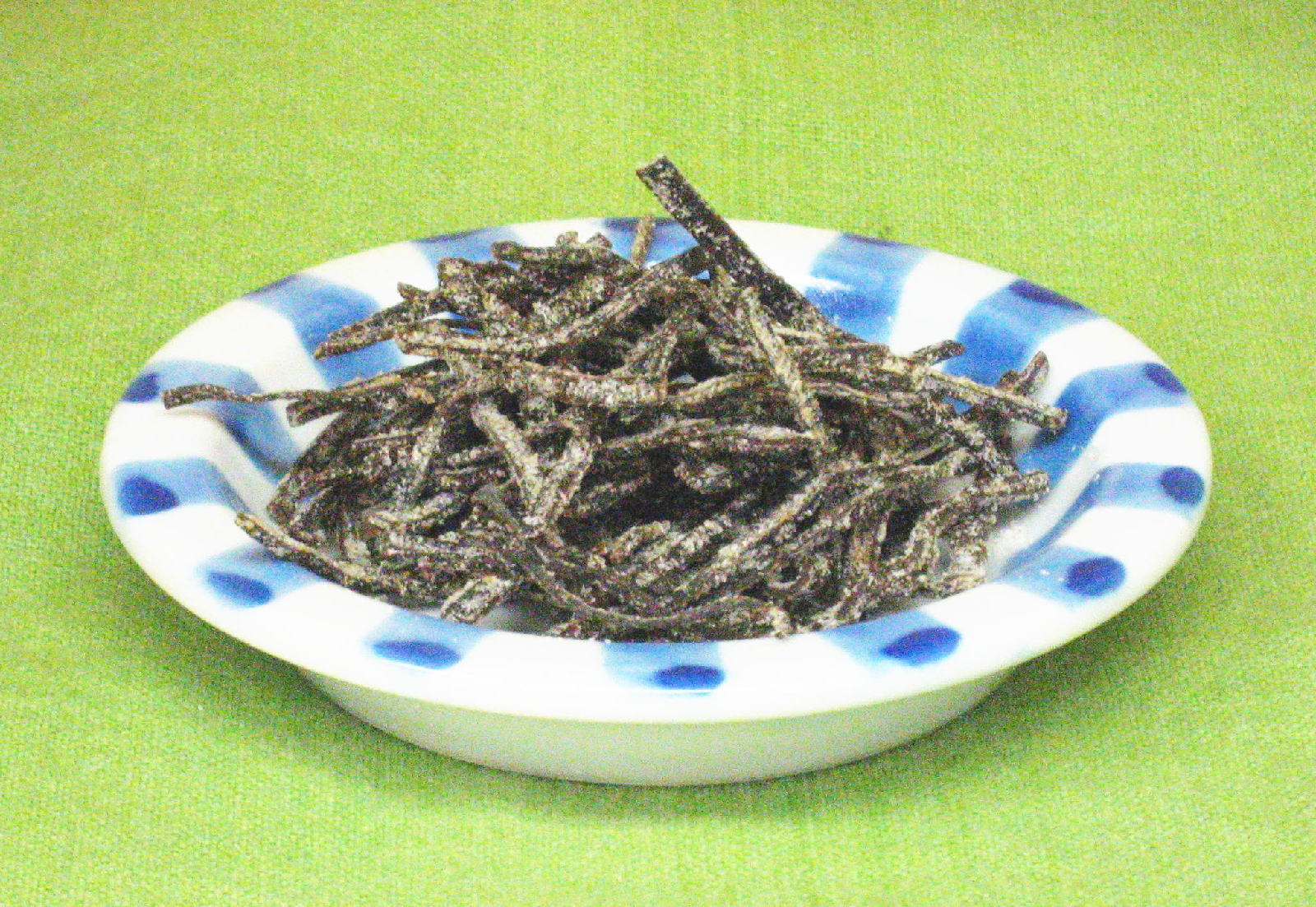 塩昆布（乾燥）小切り汐吹き昆布いそ松葉　100gお茶漬けに最高、野菜と混ぜてもOKお届けは2009年になります