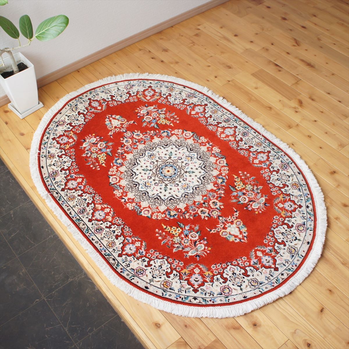 ペルシャ絨毯 【本物イラン産】 ナイン産 オーバル 楕円 ウール ＆ シルク 140Φ94cm 小判型 オレンジ 手織り絨毯 5大産地 エレガント 華やか 豪華 NT7050