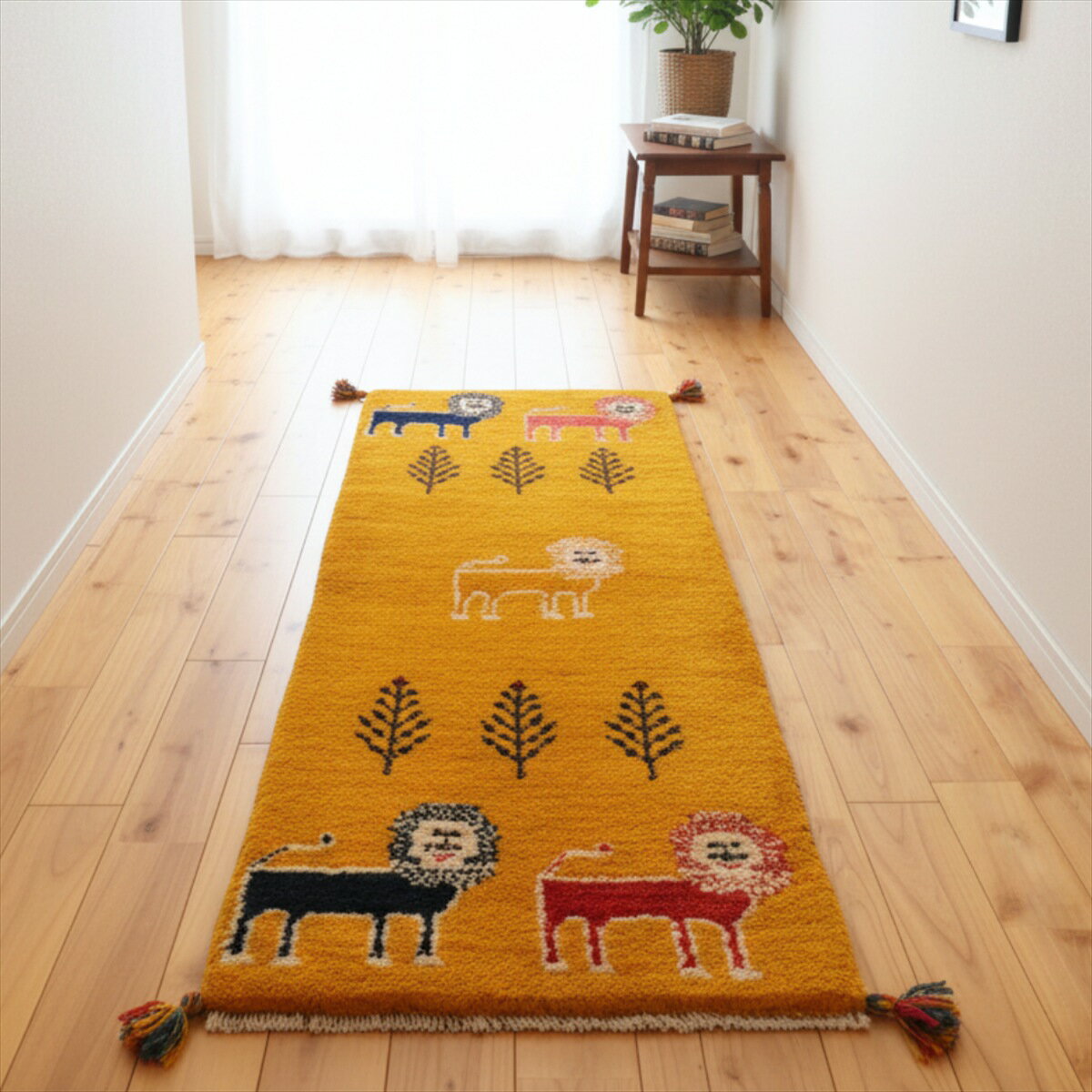 ペルシャ ギャッベ 本場イラン産 ランナー中 細長い キッチンマット 140×52cm 厚み 2.40cm 黄色 ライオン 動物柄 一点もの 風水 金運 イエロー 黄金色 ギャベ 玄関マット ウール100% 天然素材 草木染め 絨毯 ラグ 赤ちゃんも安心 カシュガイ族 遊牧民族 RJ13156
