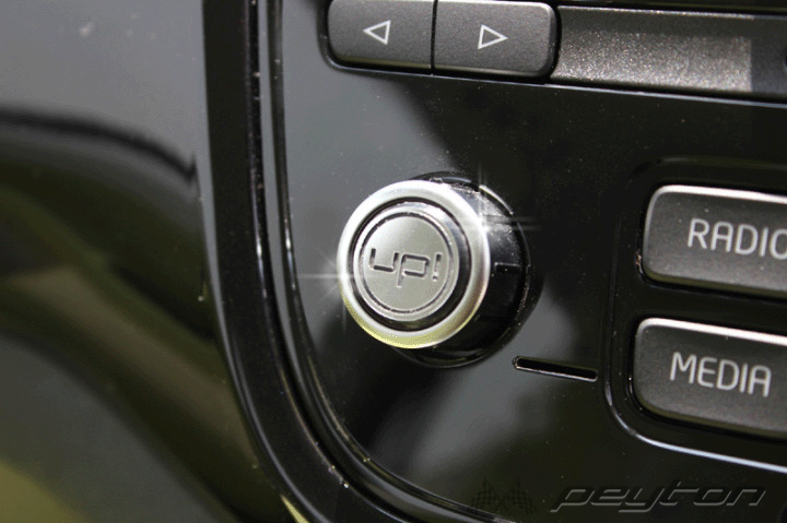 vw フォルクスワーゲン アップ 専用 ラジオバッジ 2pcs UP! 内装パーツ