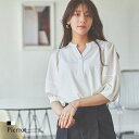 女性らしいシルエットを演出する“スキッパーパフスリーブブラウス”