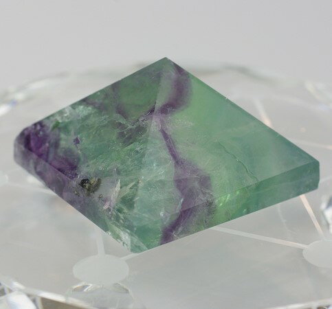 フローライト ピラミッド クラスター原石 フローライト｜フローライト 蛍石 Fluorite 【ピラミッド 金字塔 角錐 ピラミット ピラミド Pyramid クラスター Cluster 集団 クラスタ 】メンズ Men's レディース Ladies 天然石 海外直輸入価格 Power Stone Natural ｜