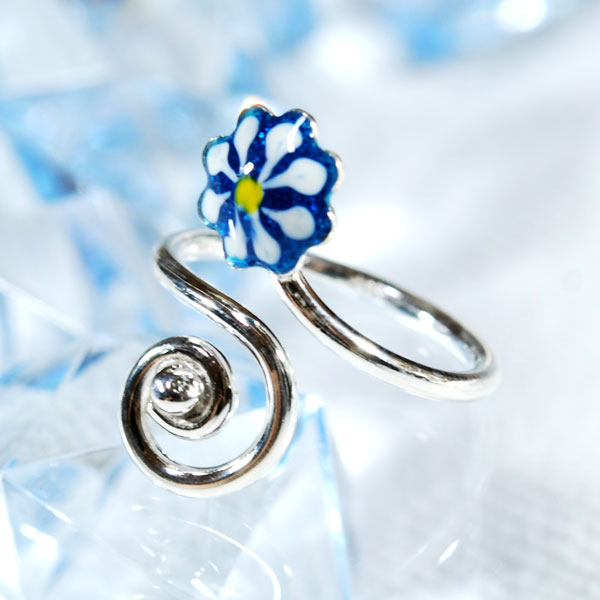 クルクルシルバーとブルーのお花がキュートに爽やかに足指飾る☆クルクルお花のトゥリング（ブルー）