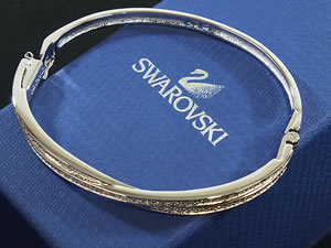 スワロフスキー SWAROVSKI バングル 1808935【25％OFF】【セール】【Aug08P3】