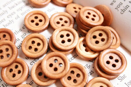 【木製ボタン】150個まとめ買いパック木のボタン（ブラウン）ウッドボタンセット手芸　スクラ…...:reinette:10012582