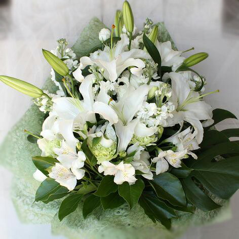 【送料無料！】【お供え】哀悼の気持ちをお贈りします。純白ユリの花束あなたの気持ちをさりげなくお伝えする純白ユリの花束。大切な方への哀惜と追悼のお気持ちをお花に託してお届けいたします。