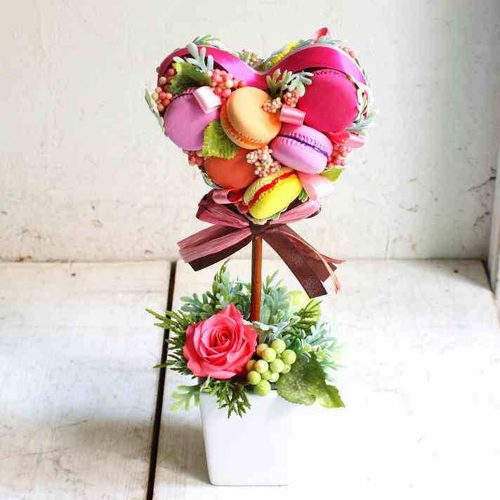 プリザーブドフラワー ギフト 送料無料 マカロントピアリー ブリザード フラワー 誕生日 プレゼント 女性 母 女友達 結婚祝い 結婚記念日 妻 花 お誕生日 枯れない花 ブリザードフラワ- プリザ ケーキ屋さん 開店祝い【ご希望でメッセージカード付き】