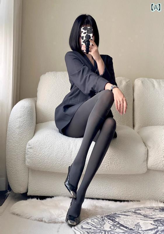 NEXT x VLONEコラボのグレーシルクウール素材の秋冬用ハイウエストデニムパンツ。光沢感がありなめらかで着心地も抜群です。