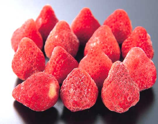 冷凍フルーツ　いちご　　500g×2＝1kg　★冷凍配送★イチゴはおいしいだけでなくビタミンCが豊富な果物としても人気ですヨーグルト・アイスのトッピング・手作りお菓子の製菓材料手作りジャムに！ミキサーにかけてフルーツジュースにしてもおいしく