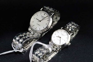 正規品TISSOTティソカールソンCARSONユングフラウ鉄道100周年限定モデルスイス製自動巻きホワイト文字盤ステンレスバンドペアーウォッチ男女ペアー2本セットT95.1.483.91T95.1.183.91
