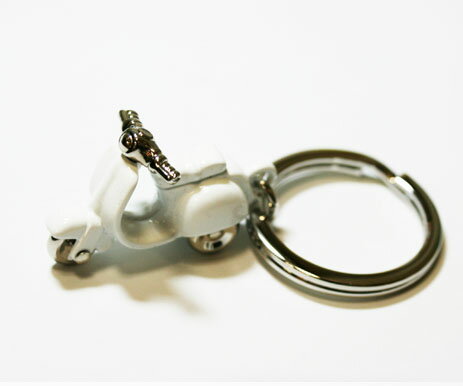ΩʤɤĤΥƥĤ㤪 -Scooter Keyring (White)-