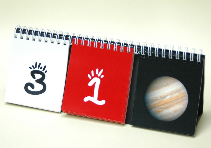 【2個までメール便OK！】 一年の途中からでも使える！卓上式万年カレンダー 『Black x White x Red 〜 COSMO』曜日を太陽・月・火星・水星・木星・金星・土星の太陽系で表したユニークなオリジナル・カレンダー 【新生活応援！】