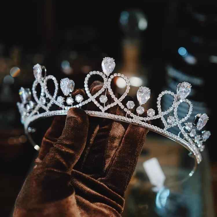 ティアラ クラウン 王冠 豪華 ジュエリー ヘアアクセサリー 髪飾り カチューシャ ウェディング 大人 レディース 大人式 エレガント 結婚式 アクセサリー 頭飾り 撮影 小道具 レディース