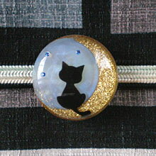 月夜猫の帯留 オパール（商品番号 WA-204）