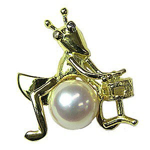 パール 真珠 ブローチ ピンブローチ あこや本真珠 K18 ゴールド 真珠の径7mm ピンクホワイト系 きりぎりす キリギリス 打楽器 ダイヤモンド 2石 0.01ct ブローチキリギリスと打楽器のかわいいピンブローチ