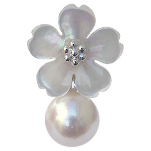 真珠パール 6月誕生石 ブローチ あこや本真珠 直径9mm ピンクホワイト系 白蝶貝 花 フラワーモチーフ ピンブローチ