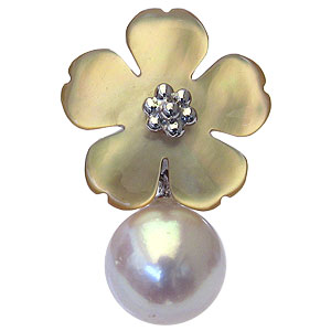 真珠パール 6月誕生石 ブローチ あこや本真珠 直径9mm ピンクホワイト系 黄蝶貝 花 フラワーモチーフ ピンブローチ