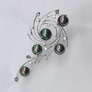 6月 真珠 パール:ブローチ:タヒチ黒蝶真珠:ダイヤモンド:10mm:グリーン系:K18WG:ホワイトゴールド:パール5粒の神秘的なタヒチ黒蝶真珠のブローチです。
