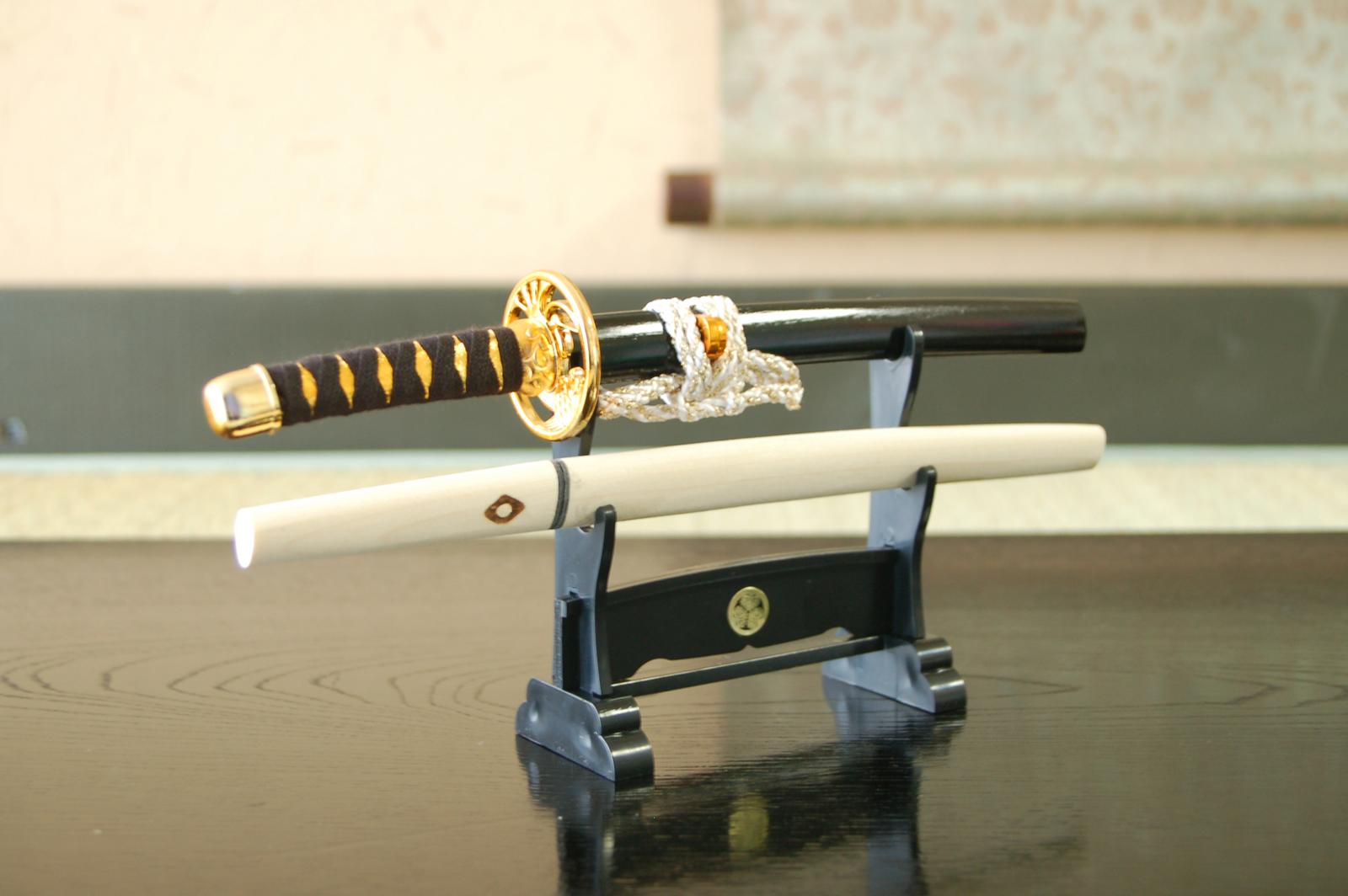 ミニ日本刀（黒）小刀・白鞘（大刀）セット小刀はペーパーナイフとして使えます省スペースでアクセントのある飾りに最適です！
