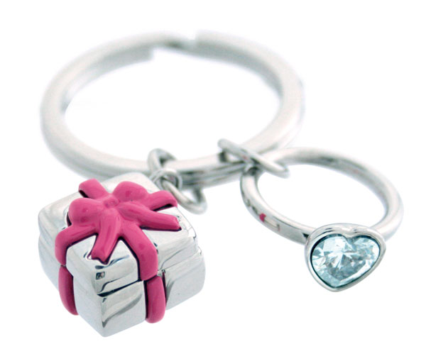 GIFT BOX & HEART SHAPE RING KEYRING(ギフトボックス＆ハートの指輪のキーホルダー／キーリング)