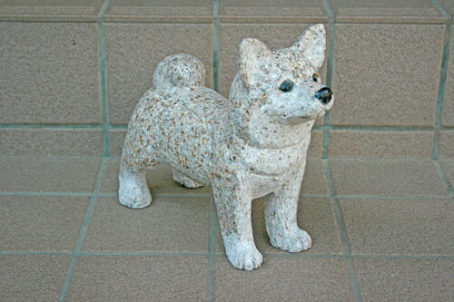 【送料無料】犬の石彫刻品です♪【柴犬】玄関先などのオブジェにいかがでしょうか☆【犬のオーナメント】【犬置物】