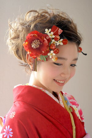 晴れの日の着物スタイルに,髪飾り