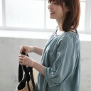 魅力が、ひとつだけじゃない理由。パンツスタイルに華を添える、刺繍レースブラウスブ