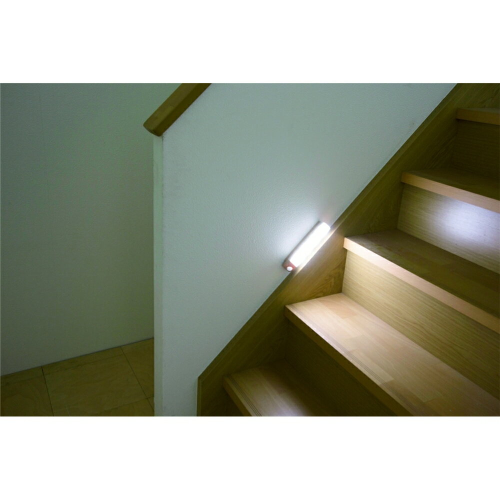 壁掛け照明 人感 2段階の明るさ 乾電池式LED屋内センサーライト ウォールタイプ ベージ…...:ssk-1:12099811