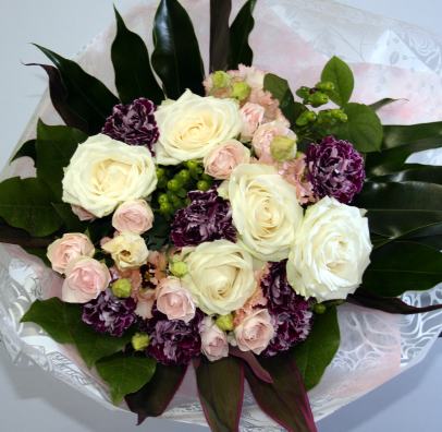 【送料無料】【花束】　スタイリッショホワイト【smtb-s】白いバラに紫をきかせておしゃれな花束にしました