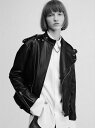 【SALE/40%OFF】beautiful people cow leather riders jacket ビューティフル ピープル コート/ジャケット【RBA_S】【RBA_E】【送料無料】:beautiful people(ビューティフル ピープル)cow leather riders jacketアヴィエイタースタイルジャケットからインスピレーションを受けて作られた、「beautiful people(ビューティフルピープル)」の新しいライダースジャケットをご紹介。2017 PRE SPRINGコレクションのテーマのひとつである“着崩した状態で裁断し直されたテクニック”を採用した、後ろに抜けるシルエットバランスが鍵。キルティングの裏地付きだから防寒性も◎です。着込むほどに味わい深くなる上質なカウレザーを使用。ユニセックスで着られるオーバーサイズ。1725402503-aaa-XS 375201■■111■■【採寸】サイズバストウエスト肩幅袖丈着丈XS98.088.04155.556商品のサイズについて【商品詳細】日本素材:牛革裏地:ナイロン100%詰物:ポリエステル100%袖裏地:ポリエステル100%サイズ:XSクリーニングは専門店にご相談下さい※画面上と実物では多少色具合が異なって見える場合もございます。ご了承ください。商品のカラーについて 【予約商品について】 ※「先行予約販売中」「予約販売中」をご注文の際は予約商品についてをご確認ください。 ■重要なお知らせ当店では在庫を複数サイトで共有しているため、同時にご注文があった場合、売切れとなってしまう事がございます。お手数ですが、ご注文後に当店からお送りする「ご注文内容の確認メール」をご確認ください。 商品ページに記載しているメーカー希望小売価格は、楽天市場「商品価格ナビ」に登録されている価格に準じています。 商品の価格について 商品を2点以上ご注文の場合、発送予定日が表記と異なる場合がございます。詳しくは発送についてをご確認ください。beautiful peoplebeautiful peopleのライダースジャケット/レザージャケットコート/ジャケットご注文・お届けについて発送ガイドラッピンググッズギフト配送NG2,000円以上送料無料ご利用ガイドよくあるご質問 http://hb.afl.rakuten.co.jp/hgc/g00rf711.q0w8265f.g00rf711.q0w838b2/?pc=http%3A%2F%2Fitem.rakuten.co.jp%2Fstylife%2F375201%2F&m=http%3A%2F%2Fm.rakuten.co.jp%2Fstylife%2Fi%2F11167950%2F