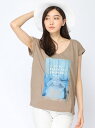 【SALE/69%OFF】BENETTON (W)プリントVネックTシャツ・カットソーF ベネトン カットソー【RBA_S】【RBA_E】:BENETTON (UNITED COLORS OF BENETTON)(ベネトン)(W)プリントVネックTシャツ・カットソーFフロントに施したグラフィックプリントが目を引くTシャツ。広めのVネックとゆとりのあるサイズが抜け感を表現します。軽く折り返した袖はスタイリングをこなれた印象に。麻混素材により夏らしい着心地が楽しめる一着です。モデル身長:165cm 着用サイズ:S16P3S9LE4079-12K-M U12392■■333■■【採寸】サイズバストウエストヒップ肩幅着丈S98.099.0101.052.564M103.0102.0105.055.564.5商品のサイズについて【商品詳細】チュニジア素材:コットン80%麻20%サイズ:S、M洗濯機洗い可※画面上と実物では多少色具合が異なって見える場合もございます。ご了承ください。商品のカラーについて 【予約商品について】 ※「先行予約販売中」「予約販売中」をご注文の際は予約商品についてをご確認ください。 ■重要なお知らせ当店では在庫を複数サイトで共有しているため、同時にご注文があった場合、売切れとなってしまう事がございます。お手数ですが、ご注文後に当店からお送りする「ご注文内容の確認メール」をご確認ください。 商品ページに記載しているメーカー希望小売価格は、楽天市場「商品価格ナビ」に登録されている価格に準じています。 商品の価格について 商品を2点以上ご注文の場合、発送予定日が表記と異なる場合がございます。詳しくは発送についてをご確認ください。BENETTON (UNITED COLORS OF BENETTON)BENETTON (UNITED COLORS OF BENETTON)のTシャツカットソートップスご注文・お届けについて発送ガイドラッピンググッズギフト配送NG4,000円以上送料無料ご利用ガイドよくあるご質問 http://hb.afl.rakuten.co.jp/hgc/g00rf711.q0w8265f.g00rf711.q0w838b2/?pc=http%3A%2F%2Fitem.rakuten.co.jp%2Fstylife%2Fu12392%2F&m=http%3A%2F%2Fm.rakuten.co.jp%2Fstylife%2Fi%2F11228808%2F
