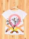 【SALE/30%OFF】BENETTON (K)袖ロールプリントワイドTシャツ・カットソーDGR1 ベネトン カットソー【RBA_S】【RBA_E】:BENETTON (UNITED COLORS OF BENETTON)(ベネトン)(K)袖ロールプリントワイドTシャツ・カットソーDGR1サバンナの風景とブランドマークをミックスした印象的な半そでTシャツ。シンプルなボトムスと合わせるだけでオシャレがキマります。パーカやカーディガンを羽織ってもバツグンの存在感を発揮。17P3L7NC135W-101-EL U20743■■333■■【採寸】サイズバスト肩幅袖丈着丈S72.035744M80.0398.549L86.040953XL88.041957XXL92.0429.559商品のサイズについて【商品詳細】素材:コットン100%サイズ:XXL、S、M、L、XL※画面上と実物では多少色具合が異なって見える場合もございます。ご了承ください。商品のカラーについて 【予約商品について】 ※「先行予約販売中」「予約販売中」をご注文の際は予約商品についてをご確認ください。 ■重要なお知らせ当店では在庫を複数サイトで共有しているため、同時にご注文があった場合、売切れとなってしまう事がございます。お手数ですが、ご注文後に当店からお送りする「ご注文内容の確認メール」をご確認ください。 商品ページに記載しているメーカー希望小売価格は、楽天市場「商品価格ナビ」に登録されている価格に準じています。 商品の価格について 商品を2点以上ご注文の場合、発送予定日が表記と異なる場合がございます。詳しくは発送についてをご確認ください。BENETTON (UNITED COLORS OF BENETTON)BENETTON (UNITED COLORS OF BENETTON)のTシャツカットソートップスご注文・お届けについて発送ガイドラッピンググッズギフト配送NG4,000円以上送料無料ご利用ガイドよくあるご質問 http://hb.afl.rakuten.co.jp/hgc/g00rf711.q0w8265f.g00rf711.q0w838b2/?pc=http%3A%2F%2Fitem.rakuten.co.jp%2Fstylife%2Fu20743%2F&m=http%3A%2F%2Fm.rakuten.co.jp%2Fstylife%2Fi%2F11290824%2F
