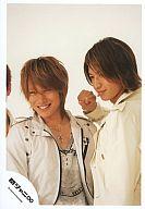 【エントリーでポイント10倍！（9月26日01:59まで！）】【中古】生写真(ジャニーズ)/アイドル/関ジャニ∞ 安田章大・大倉忠義/上半身/大倉右手グー