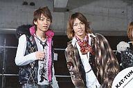 【中古】生写真(男性)/アイドル/KAT-TUN KAT-TUN/中丸雄一・亀梨和也/横型/上半身/中丸右手グー【10P23Jul12】【0720otoku-p】【画】