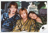 【中古】生写真(男性)/アイドル/KAT-TUN/NEWS NEWS/KAT-TUN/山下智久・亀梨和也・赤西仁/横型/浴衣/上半身/車内【10P06may13】【fs2gm】【画】