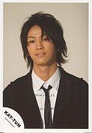 【中古】生写真(男性)/アイドル/KAT-TUN KAT-TUN/亀梨和也/バストアップ/ジャケット黒/黒ネクタイ/英字入りシャツ【10P06may13】【fs2gm】【画】