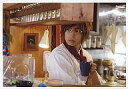 【25日24時間限定!エントリーでP最大26.5倍】【中古】生写真(男性)/俳優 桐山漣(三浦未琴)/横型/バストアップ/眼鏡/コック衣装/左手青いマグカップ/映画『カフェ代官山』生写真