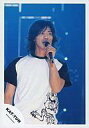 【中古】生写真(男性)/アイドル/KAT-TUN KAT-TUN/赤西仁/上半身/左手マイク/白Tシャツ/背景青/公式生写真【10P06may13】【fs2gm】【画】