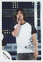 【中古】生写真(男性)/アイドル/KAT-TUN KAT-TUN/赤西仁/白Tシャツ/右手マイク/左手下げ/公式生写真【10P06may13】【fs2gm】【画】