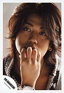 【中古】生写真(男性)/アイドル/KAT-TUN 赤西仁/顔アップ・右手口元・腕時計/左下｢JIN AKANISHI｣ロゴ/公式生写真【10P06may13】【fs2gm】【画】