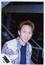 【中古】生写真(ジャニーズ)/アイドル/TOKIO TOKIO/城島茂/上半身・シャツ紫・後ろに階段/公式生写真 - ネットショップ駿河屋 楽天市場店