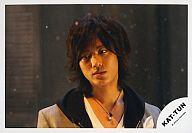 【中古】生写真(男性)/アイドル/KAT-TUN KAT-TUN/赤西仁/横型・バストアップ・ジャケットグレー・パーカー黒・目線左・雪/公式生写真【10P06may13】【fs2gm】【画】