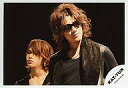 【中古】生写真(男性)/アイドル/KAT-TUN KAT-TUN/上田竜也・赤西仁/横型・バストアップ・ジャケット黒・赤西サングラス・上田ネックレス・背景黒/公式生写真【10P06may13】【fs2gm】【画】