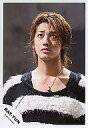 【中古】生写真(男性)/アイドル/KAT-TUN KAT-TUN/赤西仁/バストアップ・衣装白黒ボーダー柄・ネックレス・目線上・背景グレー/公式生写真【10P06may13】【fs2gm】【画】