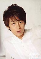【中古】生写真(ジャニーズ)/アイドル/KAT-TUN KAT-TUN/中丸雄一/バストアップ・シャツ白・背景白/DREAM BOYS/公式生写真【画】 - ネットショップ駿河屋　楽天市場店
